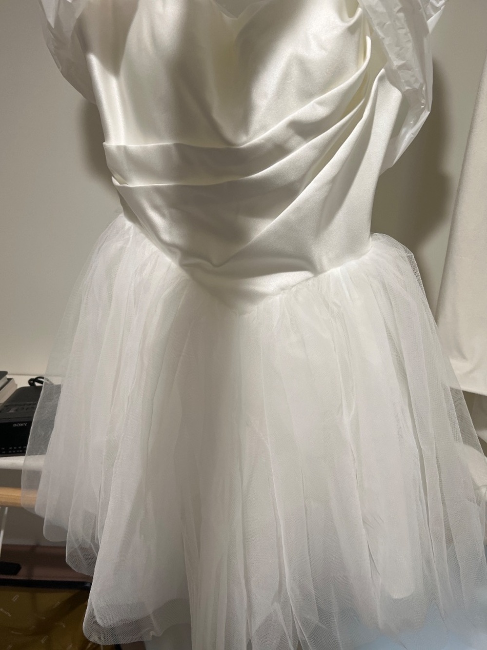 Untamed petals wedding dress - Picture 2 of 6